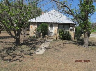 401 S Live Oak St, Rocksprings, TX 78880