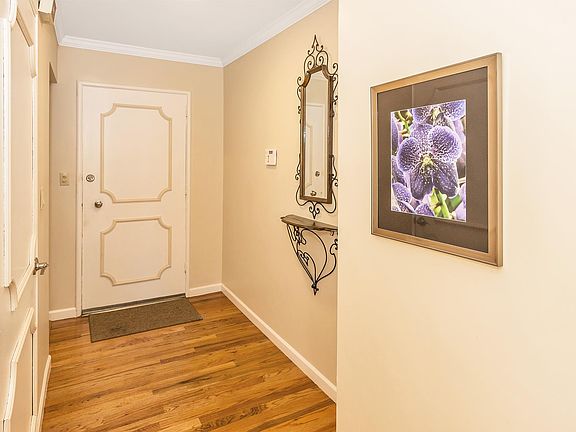 4th image of 120 Grace St