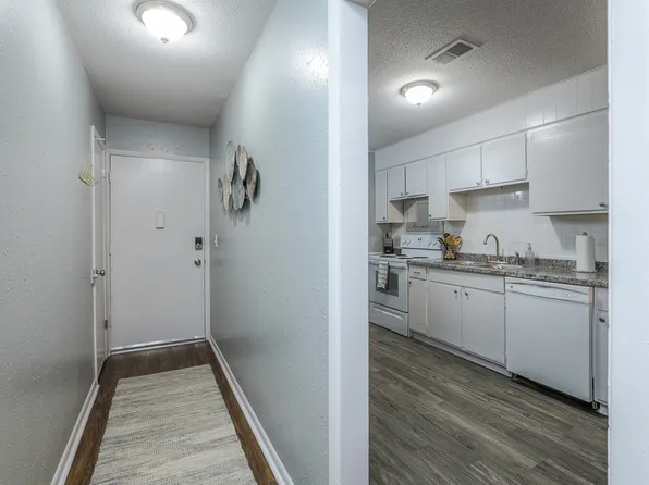 8325 & 8327 Lowell Ave, Overland Park, KS 66212