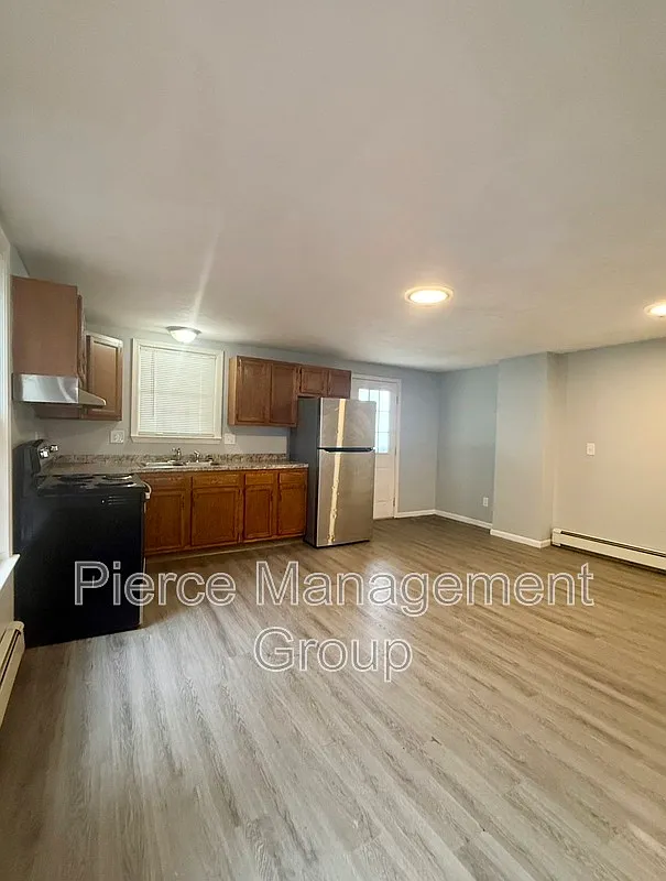 3 bed, 1.0 bath, $2,450 — Photo 4