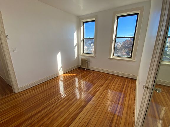 5th image of 12010 Rockaway Beach Blvd