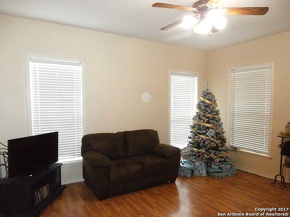 3rd image of 4815 S Flores St