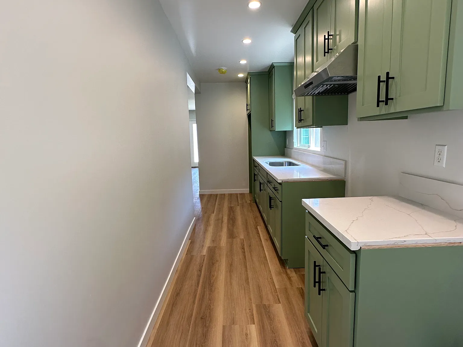 3 bed, 1100 sqft, $4,000 — Photo 4