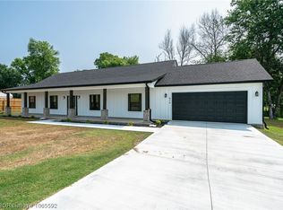 816 Holt Dr, Alma, AR 72921