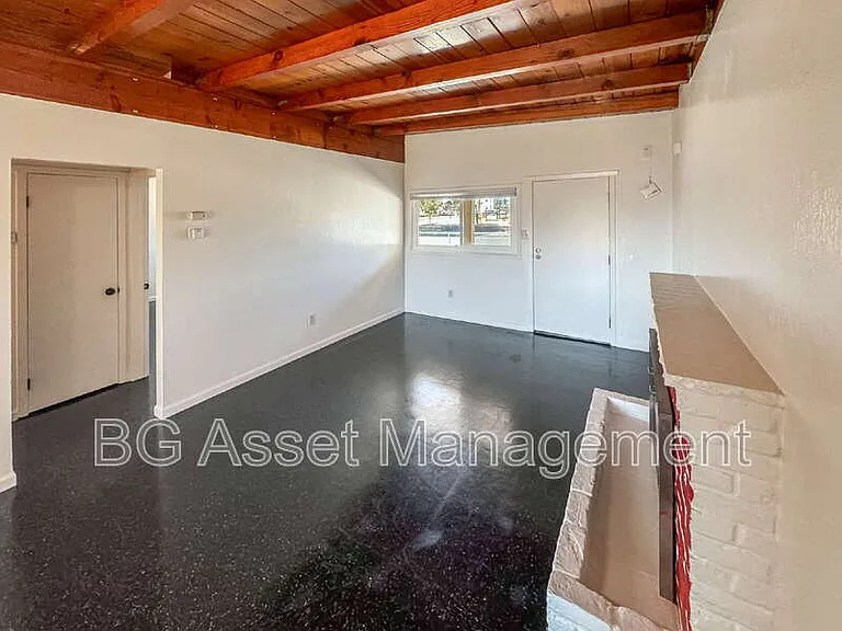 1526 Visalia Ave — Photo 11