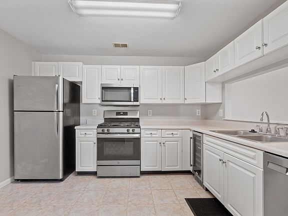 5th image of 2212 Lesner Cres #302-302-302