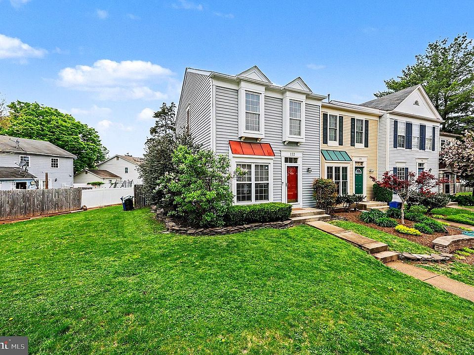 1st image of 122 Carnaby Way NE