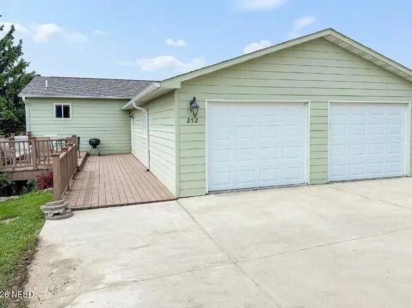252 E Lake Dr, Estelline, SD 57234