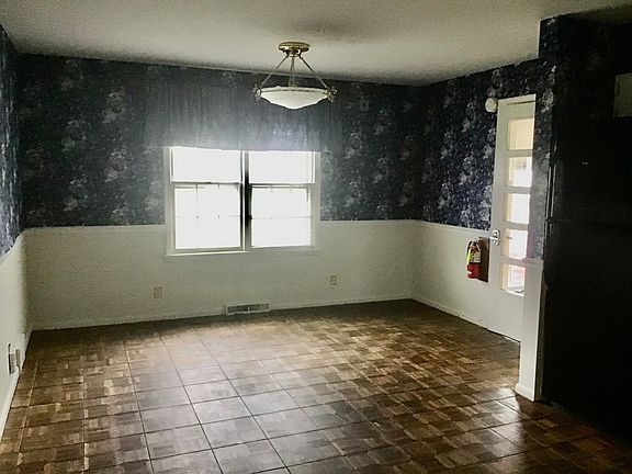 3rd image of 946 Edgehill Ave