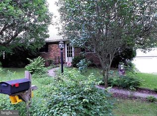215 Bragg Cir, Hanover, PA 17331