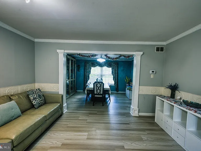 139 Mallard Dr W — Photo 11