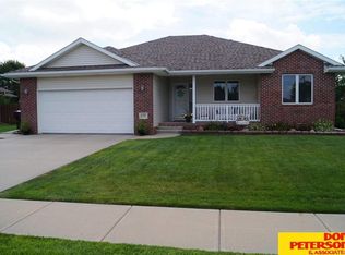 1537 Brewer Dr, Fremont, NE 68025