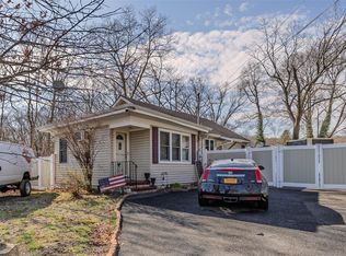 8 Olive Rd, Rocky Point, NY 11778