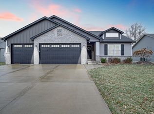 412 Briar Creek Rd, Troy, IL 62294