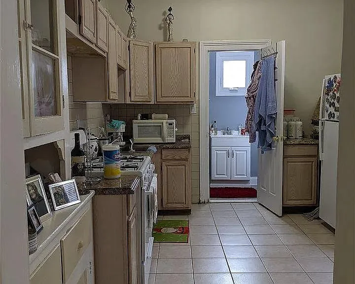 41 Hutton St #1 — Photo 5