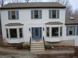 19 Colonial Dr, Danbury, CT 06811