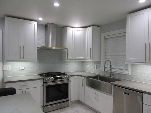 4th image of 6134 S Moody Ave