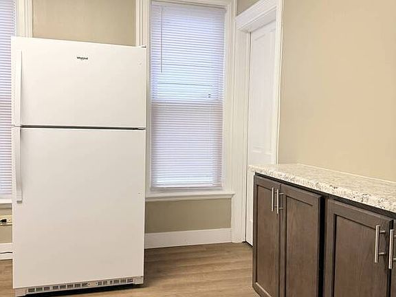 5th image of 1023 W 21st St