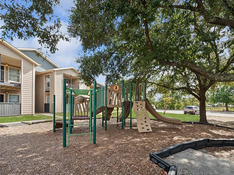 Forest Creek Apartments — Photo 11