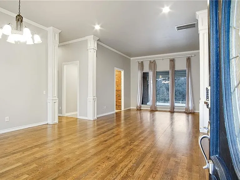 9417 Forest Dale Dr — Photo 3