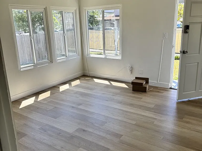 3877 Chamoune Ave — Photo 29