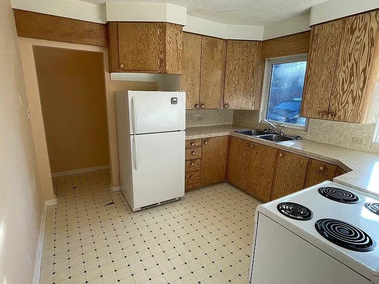 1302 Elliott St — Photo 5