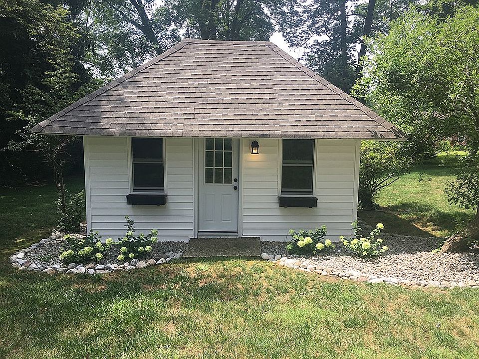 2nd image of 242 S Middletown Rd