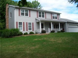 121 W Bend Dr, Rochester, NY 14612