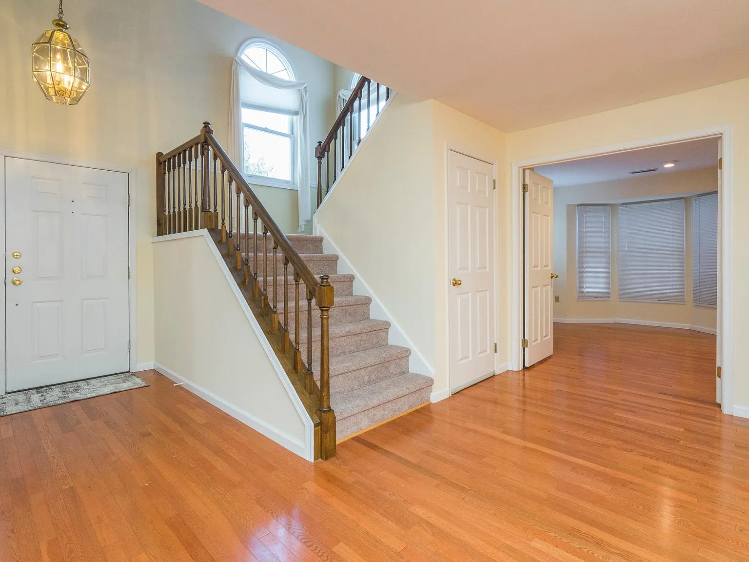3 bed, 2.5 bath, 2093 sqft, $3,400 — Photo 2