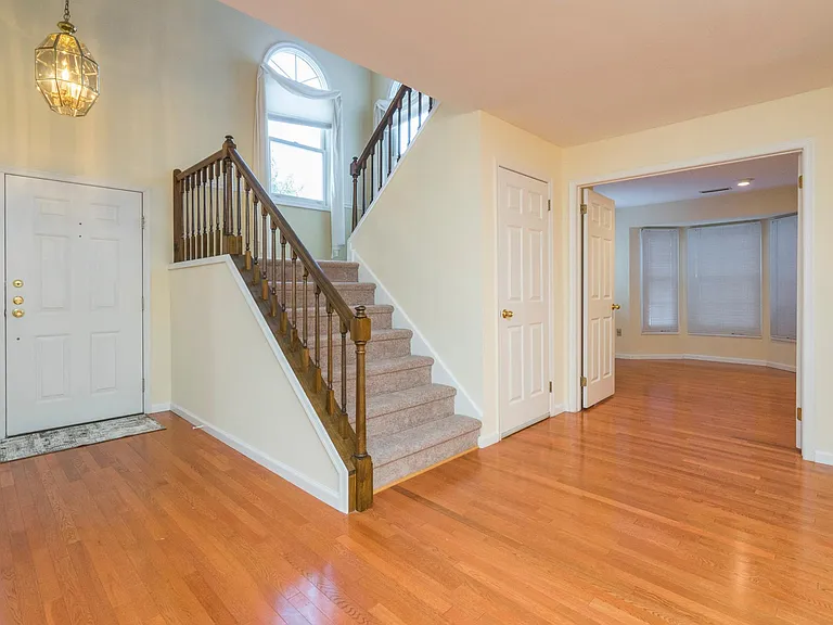 13 Sweetwater Cir — Photo 2