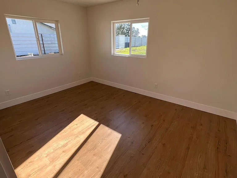 2512 I St — Photo 5