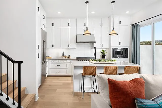 Kitchen - Upgraded Dacor Appliances