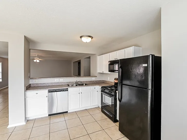 3306 Coldwater Canyon Ln — Photo 6