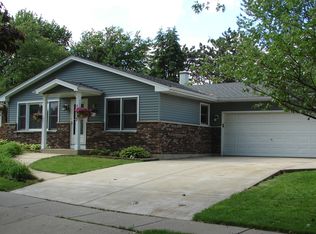 1710 Devonshire Ct, Elgin, IL 60123