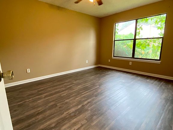 3rd image of 5520 Community Oaks Ct