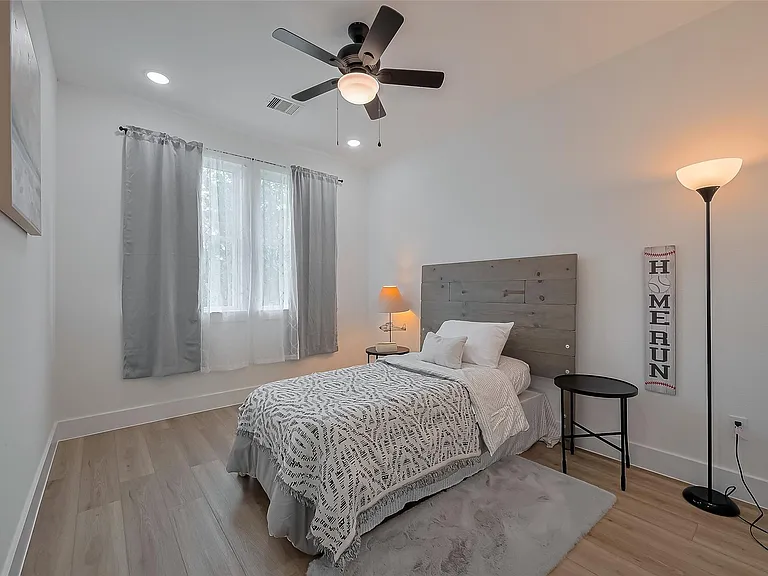 776 Mansfield St — Photo 28