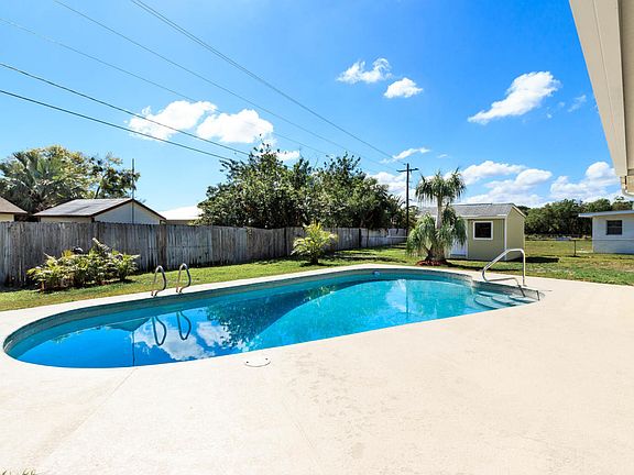 5th image of 489 Ixora Dr