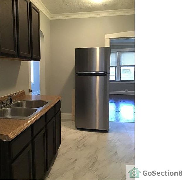 1st image of 6648 S Sacramento Ave #3