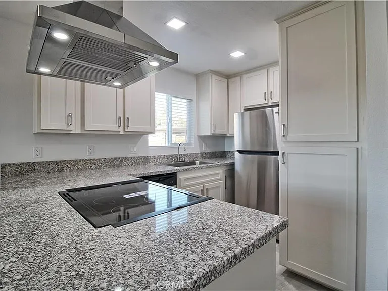1278 Vista Serena Ave — Photo 7