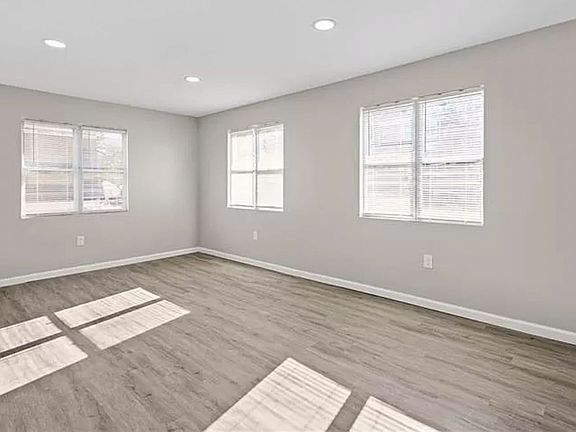 5th image of 2905 Glendale Ave #2