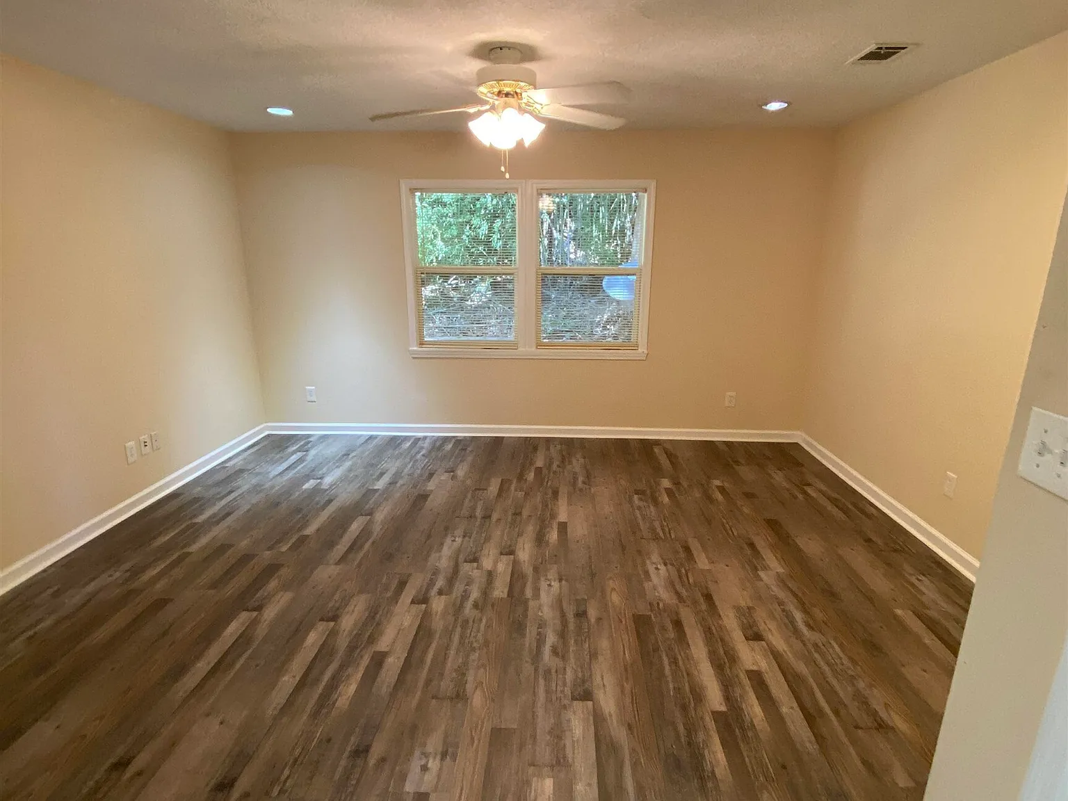 2 bed, 1.0 bath, 1000 sqft, $1,320 — Photo 3
