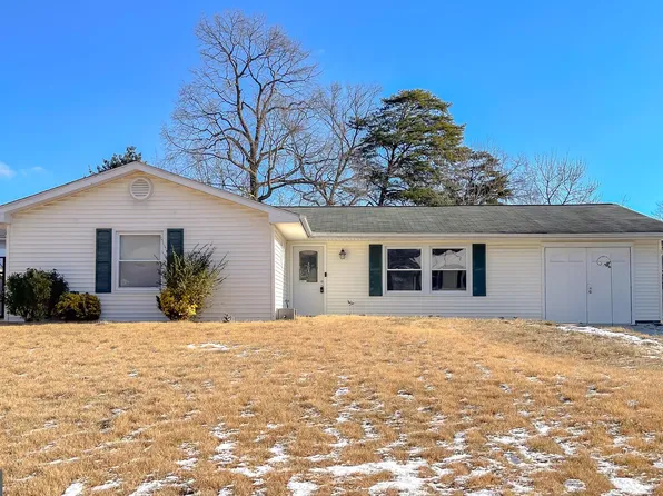 16 Greystone Cir, Waldorf, MD 20602