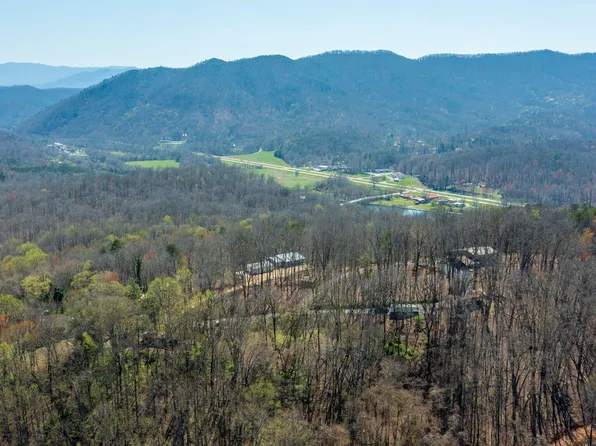 Red Bird Ln, Walland, TN 37886