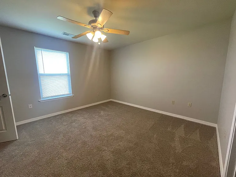 240 Toni Ln #D — Photo 10