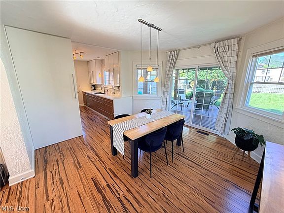 5th image of 1121 Manor Ave SW