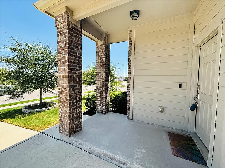21300 Bird Wing Dr — Photo 2