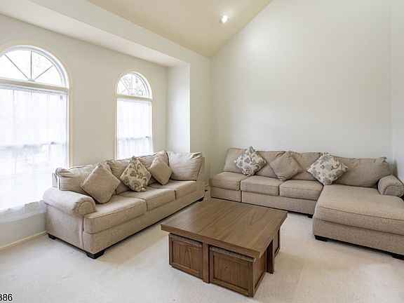 5th image of 9 Mulberry Ct