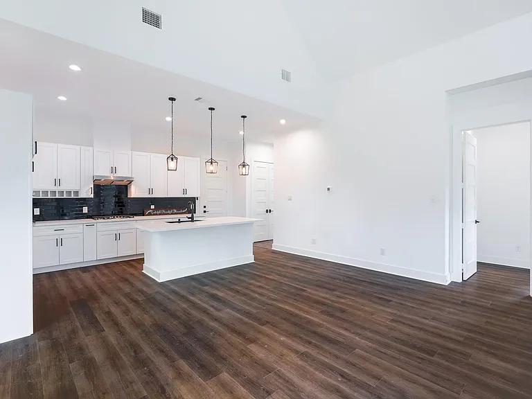 32 Englewood Ct — Photo 9