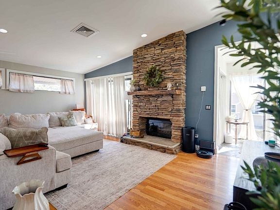 4th image of 2 Crossway Way