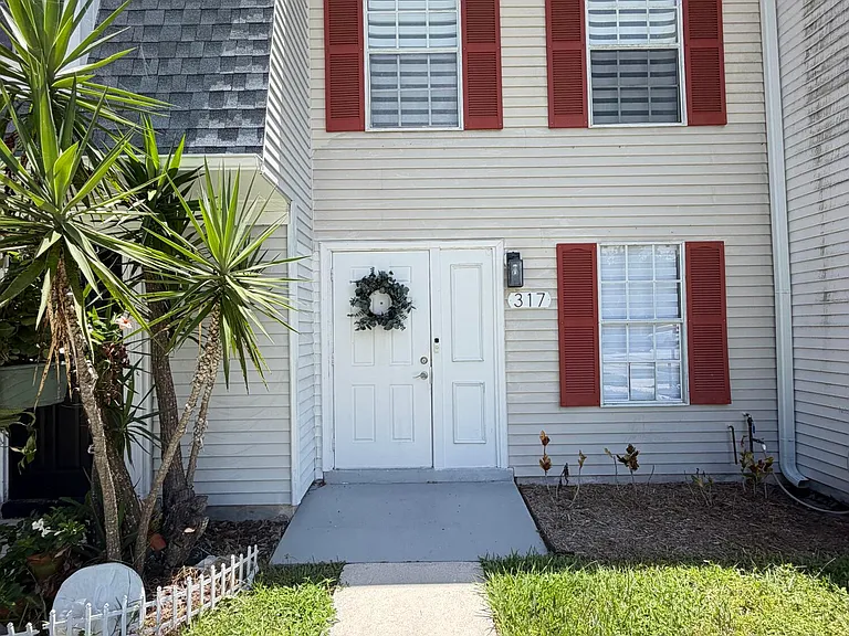 317 Georgian Park Dr — Photo 1